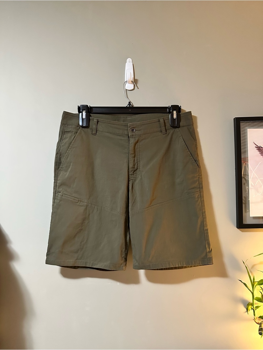 Mountain Hardwear Men's Olive Utility Athletic Shorts